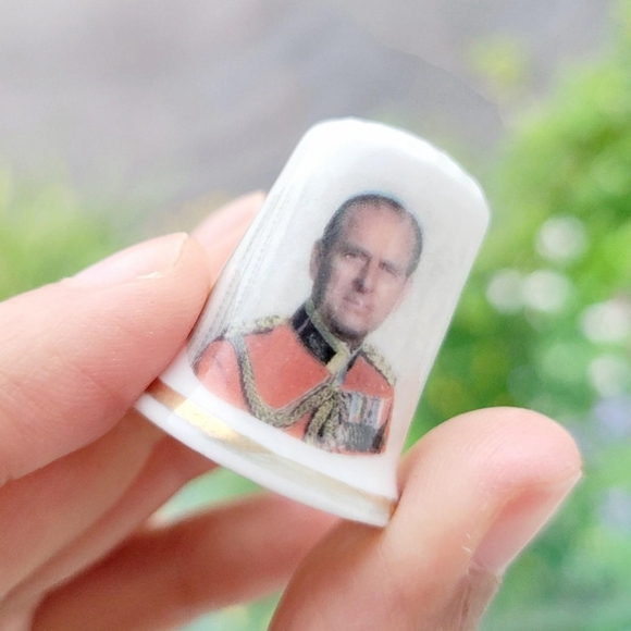 Vintage Prince Phillip Duke of Edinburgh Royal Family Fine Bone China Thimble - Picture 3 of 8